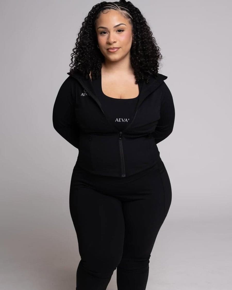 AEVAH black set, studio portrait